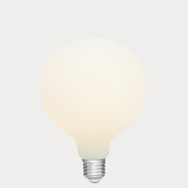 Dulora 11W G125 LED Globe E27 Porcelain in Soft White illuminated soft white 3000K diffused glow