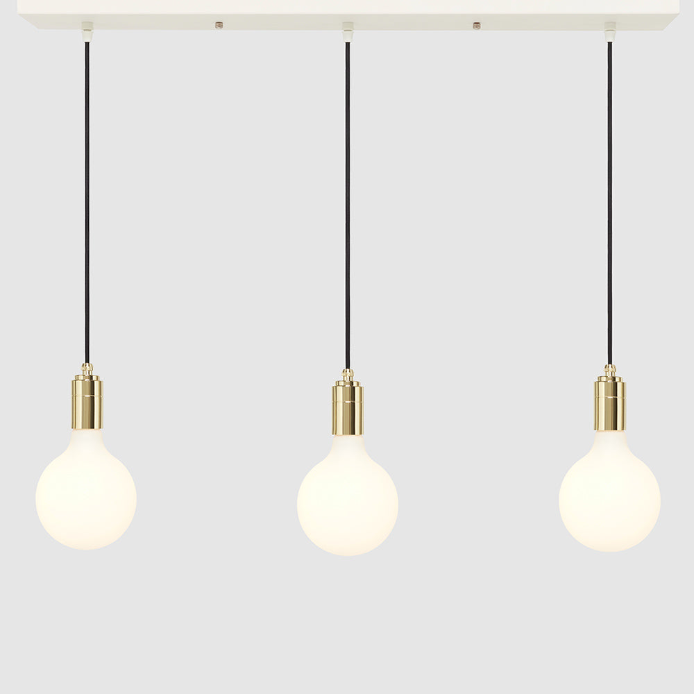 Lineaire hanglamp met drie lampen + 8W G125 globe